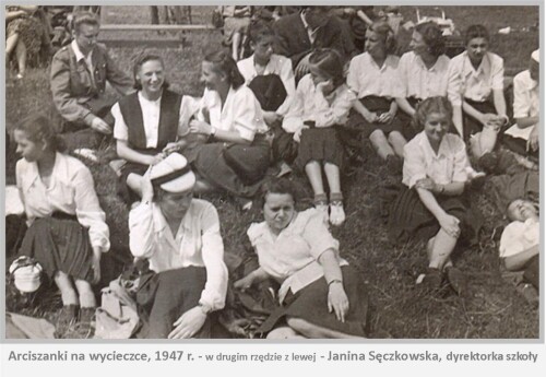 Arciszanki na wycieczce, 1947 r. - w drugim rządzie z lewej - janina Sęczkowska, dyrektorka szkoły.