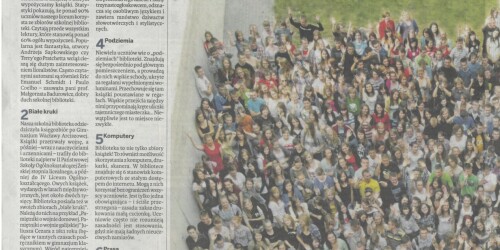 Jubileuszowe wydanie gazety, strona 8, duża grupa młodych ludzi widziana z góry