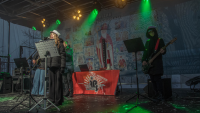 Scena Orszaku św. Mikołaja, szkolny zespół muzyczny w czasie występu